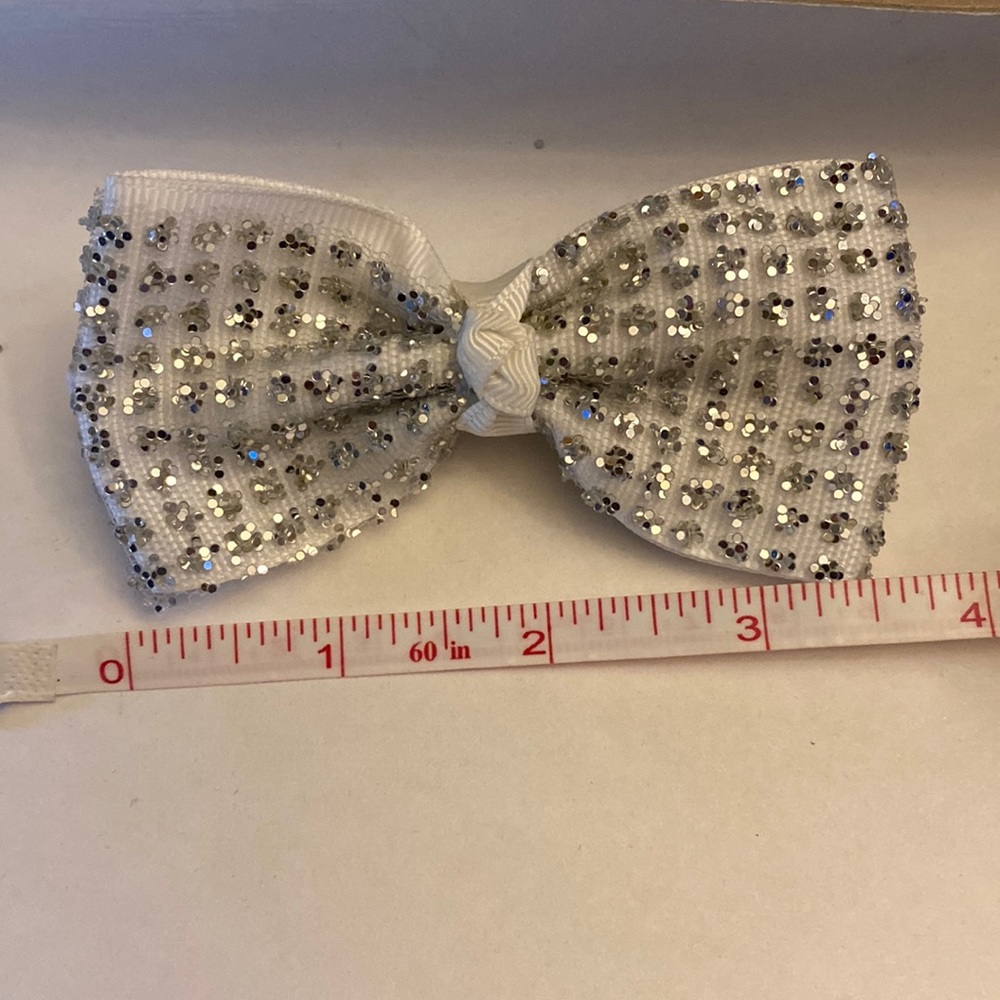 Bows Handcrafted Accessory (NWT) - Picture 4 of 6